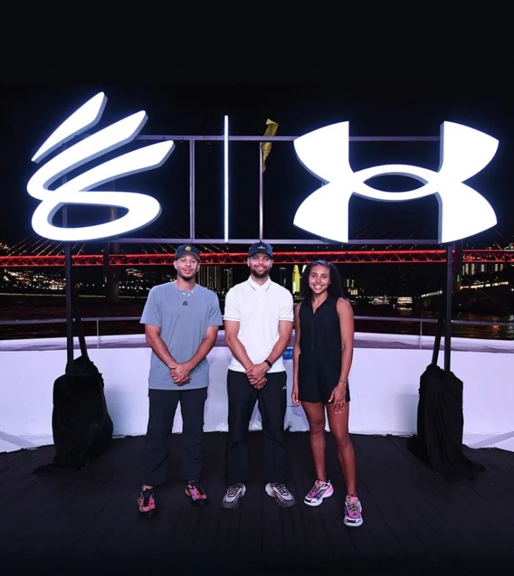 亚博-库里社媒晒出一大波中国行图片&amp;视频：这里的能量不可思议