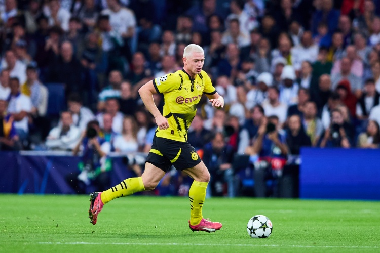 亚博体育APP-德天空：多特边卫莱尔森可能因伤缺席德甲首轮比赛