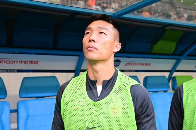 亚博体育官网-海港惨败过后或收回成命？贺惯有望留队未敲定北上